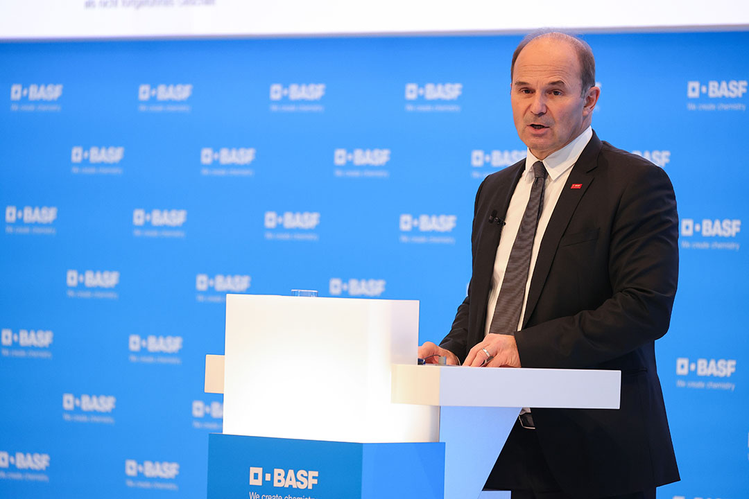 Martin Brudermueller, CEO van BASF, presenteert de jaarcijfers van het concern. - Foto: ANP