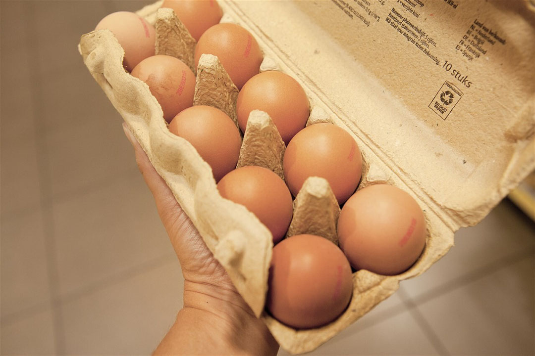 Doosje scharreleieren in het eierschap in de supermarkt. - Foto: Paulien van Loo