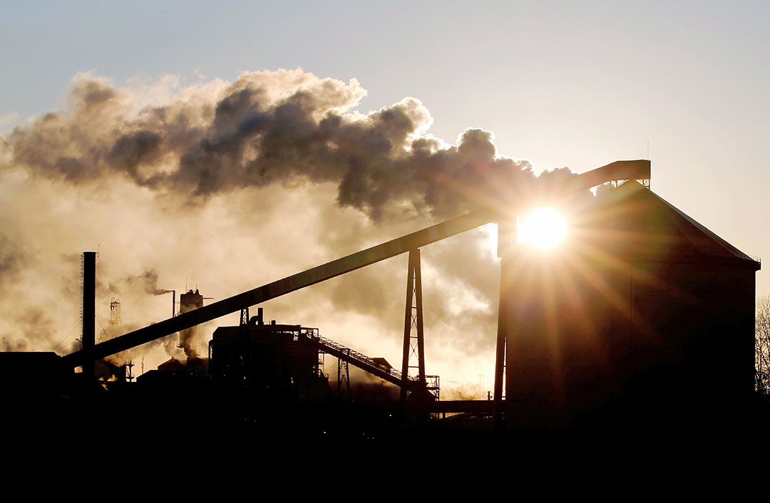 Een suikerfabriek van Tereos in het Franse Escaudoeuvres. Er is onenigheid binnen de onderneming over de richting die het in moet slaan. - Foto: Reuters