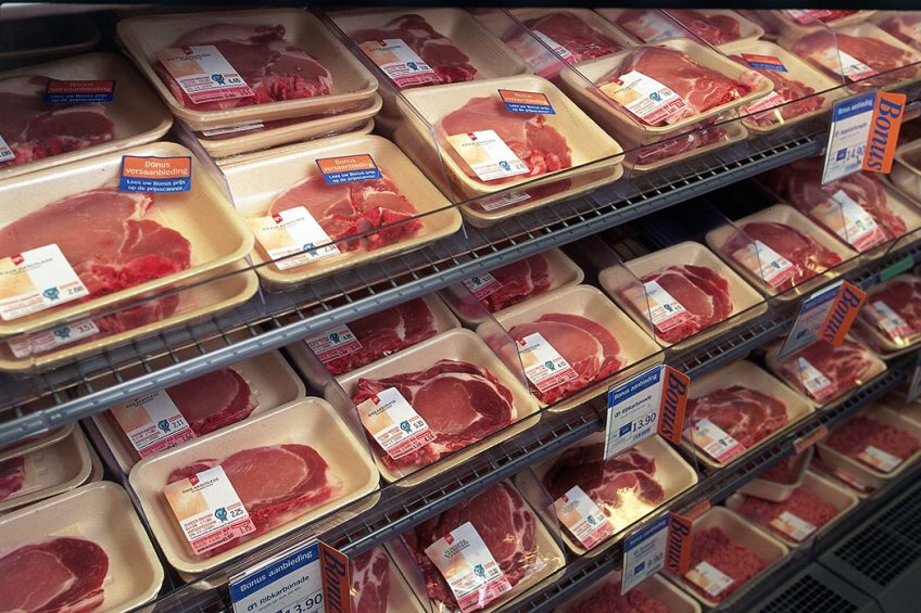 Een heffing op vlees zou moeten zorgen voor reductie van de vleesconsumptie, bevorderen van dierenwelzijn en duurzaamheid, en een verbetering van de inkomens in de veehouderij. - Foto: Jan Willem Schouten