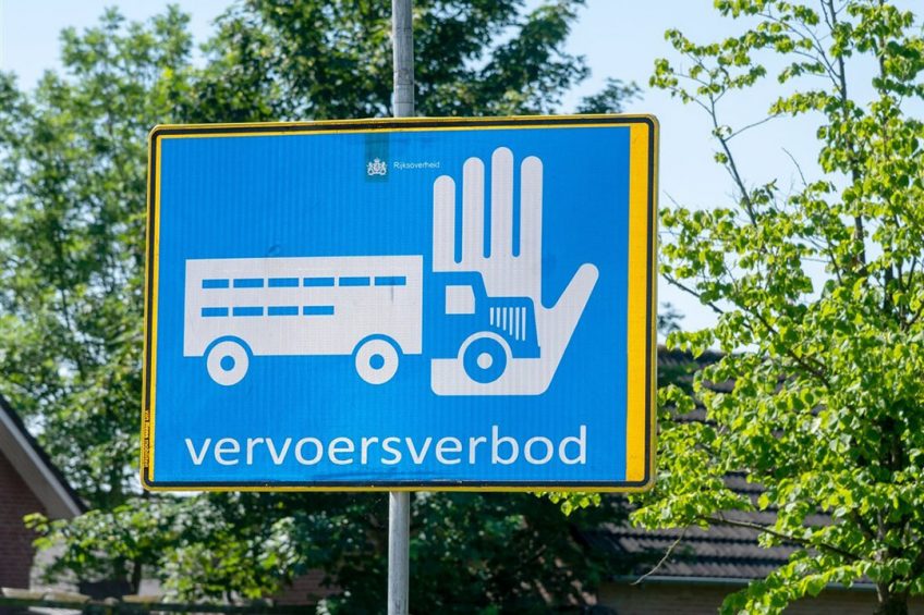 Minister Schouten heeft per direct een vervoersverbod voor pluimveebedrijven afgekondigd in een zone van 10 kilometer rond het bedrijf in Zeewolde. - Foto: ANP