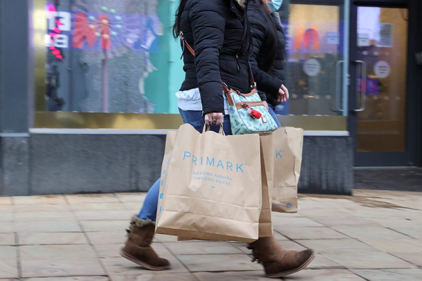 De winkels van Primark zijn vrijwel overal weer open. De retaildivisie van ABF leverde daarmee € 6,5 miljard omzet op. - Foto: Reuters