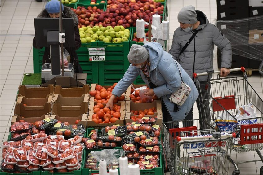 De woordvoerder van het ministerie beaamt dat groente en fruit door dit akkoord goedkoper kan worden aangeboden aan consumenten. - Foto: ANP