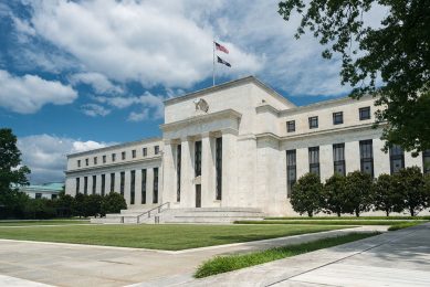 De Federal reserve vindt dat de economie voldoende is hersteld en gaat stapsgewijs over op renteverhogingen. - Foto: Canva