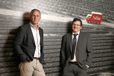 Jürgen Fabian (rechts) is CEO bij bakkerij Bolletje. Geert-Jan Zandbergen (links) is commercieel directeur Benelux. - Foto: Hans Prinsen
