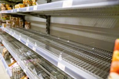 CBL waarschuwt voor lege supermarktschappen vanwege gebrek aan vakkenvullers door coronamaatregelen en ziekte. - Foto: Canva