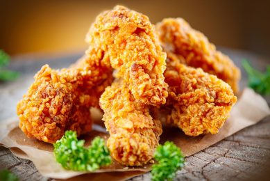 Dit jaar zijn er tekenen dat restaurants in de VS misschien niet genoeg kippenvleugels kunnen bakken, onder meer door krappe voorraden. - Foto: Canva