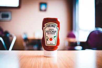 Kraft Heinz kondigde in juni vorig jaar nog aan de productie van ketchup terug te brengen naar het Verenigd Koninkrijk. - Foto: Canva