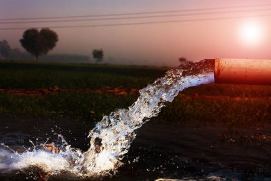 Irrigatie van een akker in India met grondwater. - Foto: Canva