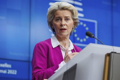 Volgens commissievoorzitter Ursula von der Leyen treft de boycot bijna 90% van de Russische olie die de EU importeert. - Foto: ANP