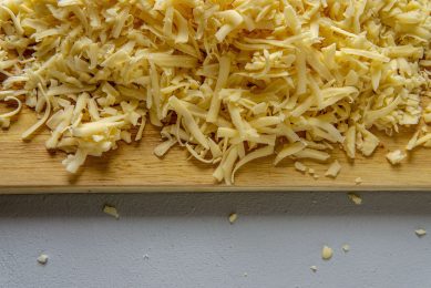Afgelopen jaar ging 47% van de zuivelbestedingen naar kaas. - Foto: Canva