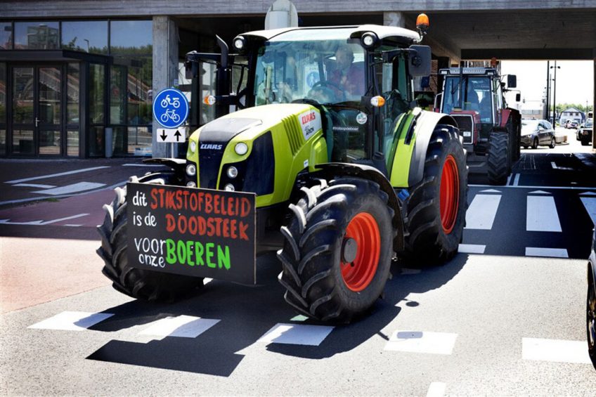 Boeren protesteren zaterdag 11 juni bij VVD-partijcongres in Halfweg. - Foto: ANP