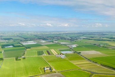 Aanwezige vergunningen spelen een steeds belangrijkere rol bij de verkoop van landbouwbedrijven, aldus makelaarsvereniging NVM. - Foto: Martijn ter Horst