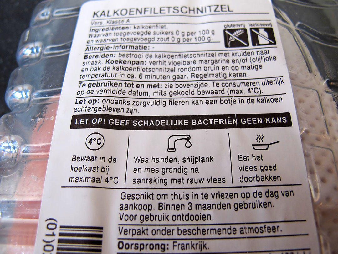 Vanaf 1 juli wordt deze waarschuwing op pluimveevlees verplicht. - Foto: Norbert van der Werff