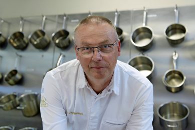 Theo van Rensch is SVH Meesterkok en docent koken aan het ROC Amsterdam. Hij stond aan de basis van de nieuwe opleiding Plant Based Chef. - Foto's: Lex Salverda