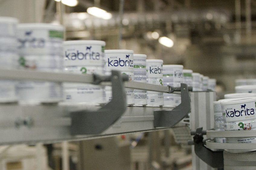 Productie van Kabrita-flesvoeding, een product van Ausnutria. - Foto: Misset