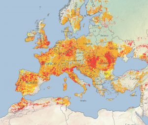 Dit alarmerende kaartje publiceerde het Europese droogte observatorium deze week. Rood is: alarm (17% van het oppervlak), oranje is: waarschuwing (44%). Tweederde van de EU is in de gevarenzone.