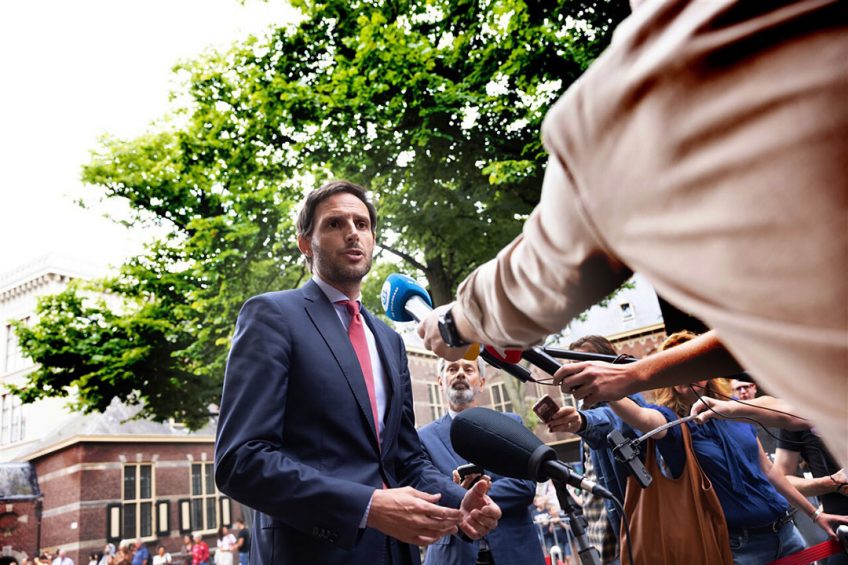 Minister Wopke Hoekstra stond vrijdag de pers te woord op het Binnenhof. - Foto: ANP