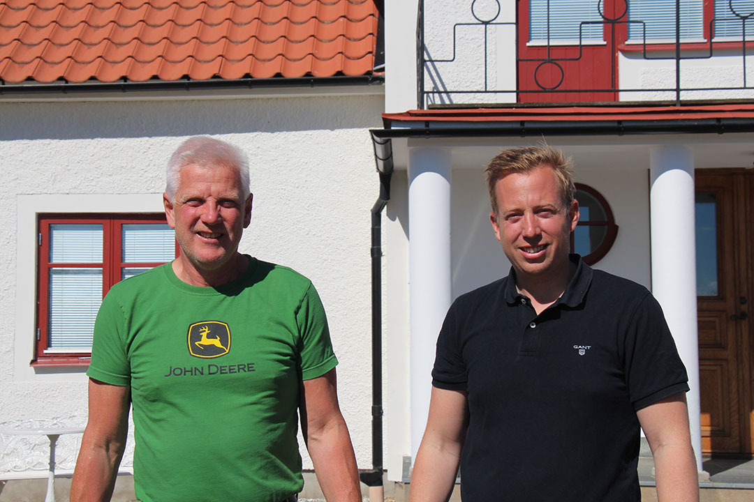 Vader en zoon Lennart en Gustav Samuelson gaan in 2023 weer volledig terug naar de gangbare akkerbouw en eierproductie. - Foto: René Koerhuis