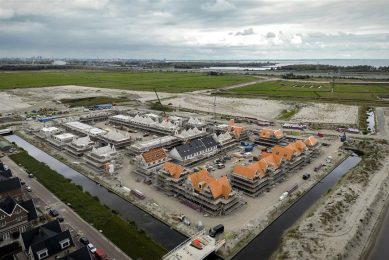 Nieuwbouwwijk in de Bloemendalerpolder bij Weesp. Iedere dag komt er 8,5 hectare bebouwing bij in Nederland. - Foto: ANP