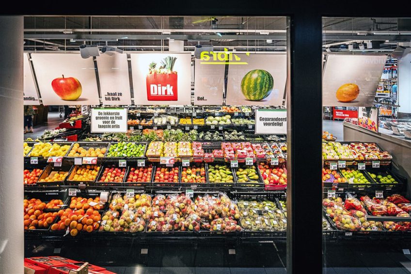 Groente en fruit bij Dirk van den Broek. Deze supermarktketen heeft van een aantal producten de prijzen bevroren tot 1 januari 2023. - Foto: ANP