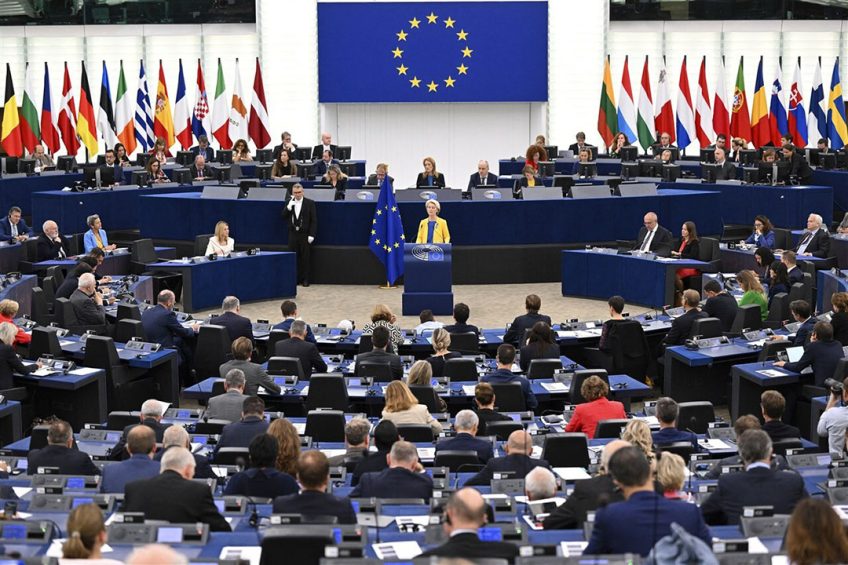 De EU moet leren van de wurggreep van gasleverancier Rusland, zei Commissievoorzitter Ursula von der Leyen in haar jaarlijkse toespraak in het Europees Parlement. - Foto: ANP