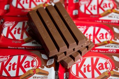 In augustus kwam Nestlé met een veganistische versie van de KitKat op de markt, waarbij de chocolade gemaakt is met rijst in plaats van melk. - Foto: ANP