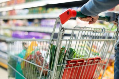 Consumenten kiezen er vooral voor om voedselverspilling te voorkomen en mensen doen in meer winkels hun boodschappen dan voorheen. Foto: Canva