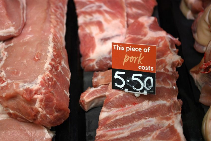 Een van de eisen van Britse varkenshouders is dat supermarkten en horecaleveranciers moeten toezeggen meer Brits varkensvlees te gaan gebruiken. - Foto: ANP/EPA