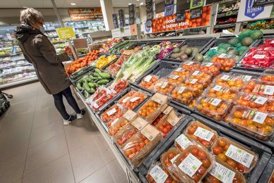 CBL voorziet hogere prijzen van groenten en fruit in de supermarkten door de stijgende kosten voor glastuinders. - Foto: Koos Groenewold