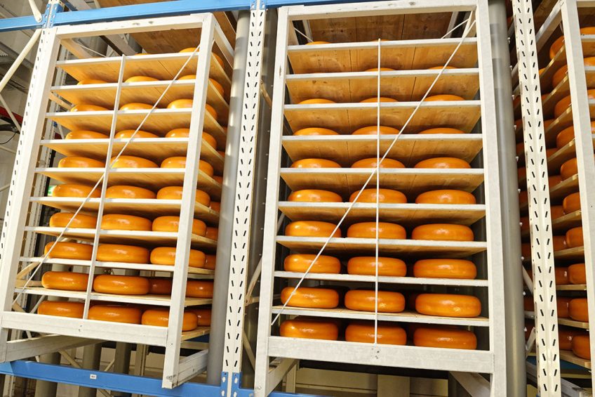 Op de kaasmarkt zijn de voorraden nog steeds niet te groot. – Foto: Lex Salverda