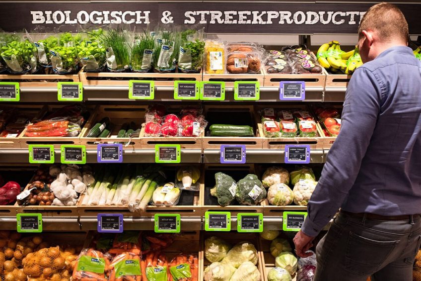 Volgens Eko Holland-voorzitter René Cruijsen zouden supermarkten gedwongen minder marge moeten maken op ‘groene’ producten om op deze manier de verkoop van biologische producten te stimuleren. – Foto: ANP