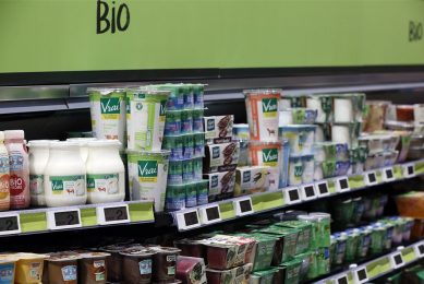 Consumenten zouden het vertrouwen in biologisch verliezen, omdat het steeds meer in de supermarkten is te vinden.- Foto: ANP