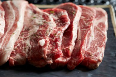 Biologisch varkensvlees zou volgens consumenten beter smaken dan gangbaar varkensvlees. Of dat echt zo is, wordt nu onderzocht door WUR.Foto: Canva