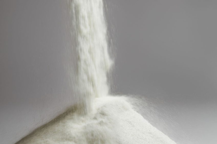 Huidige droogprocessen om bijvoorbeeld melkpoeder te maken kosten veel energie. Vijf universiteiten onderzoeken andere technieken. - Foto: Canva