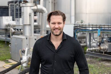 Niels van Stralen is mede-oprichter van ChainCraft. Zijn bedrijf haalt vetzuurketens uit groenten- en fruitresten. Die vetzuren kunnen vervolgens dienen als alternatief voor palmpitolie. - Foto: Herbert Wiggerman