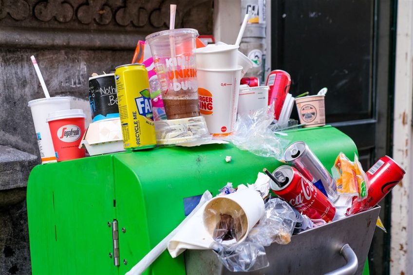 De Europese Commissie wil af van onnodige verpakkingen, zoals wegwerpverpakkingen voor levensmiddelen en dranken bij consumptie in restaurants. - Foto: ANP